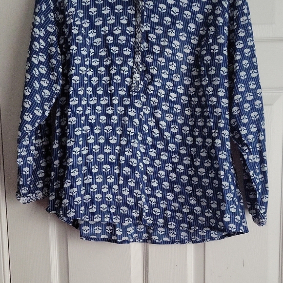 Sevya Handmade Women's Blouse - Picture 2 of 11